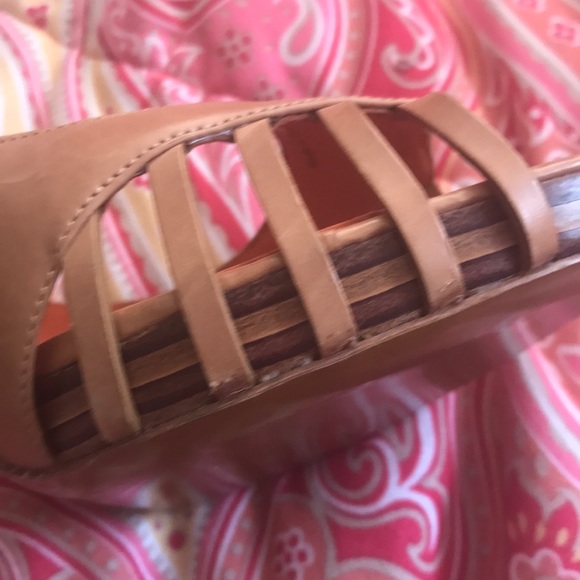 Rich Tan Via Spiga Heels - Picture 5 of 8